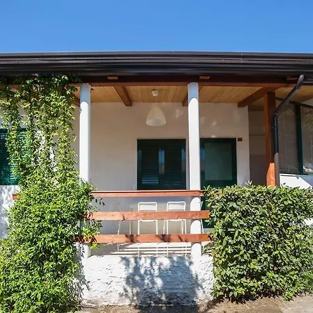 Happy Camp Mobile Homes In Village Paestum 4*