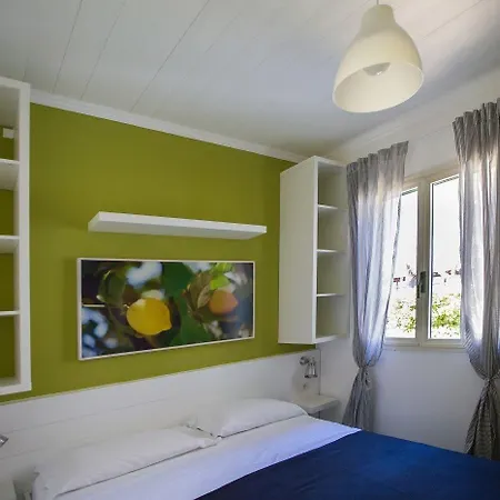 Happy Camp Mobile Homes In Village Paestum 캠프장 이볼리