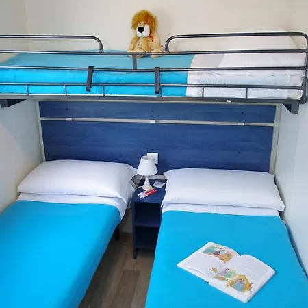 Happy Camp Mobile Homes In Village Paestum 4* Eboli